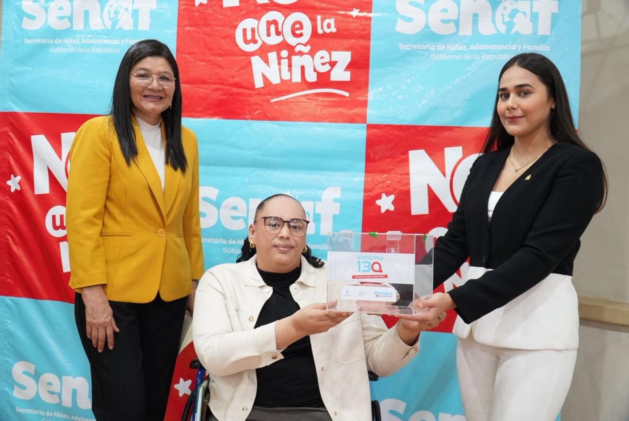 SENAF recibe buzón del Sistema 130 como parte de alianza para fortalecer la transparencia institucional